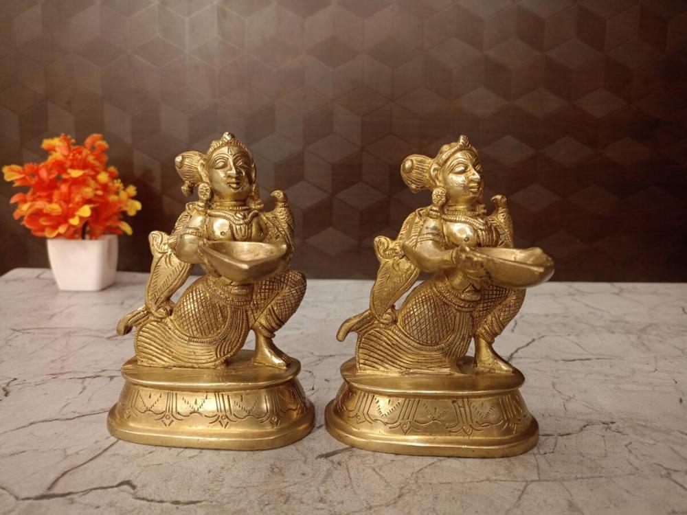 Buy Brass Sitting Paavai Diya Set 5 Inches Traditional Brass Pooja Lamp